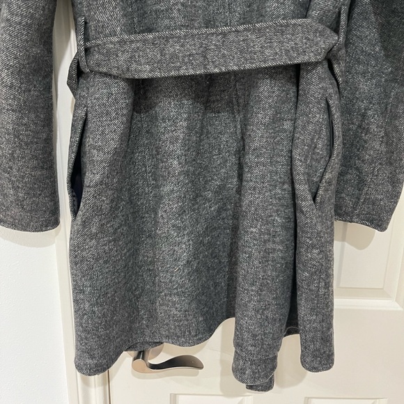 TAHARI Charcoal Gray Wool Coat size large - Picture 6 of 8